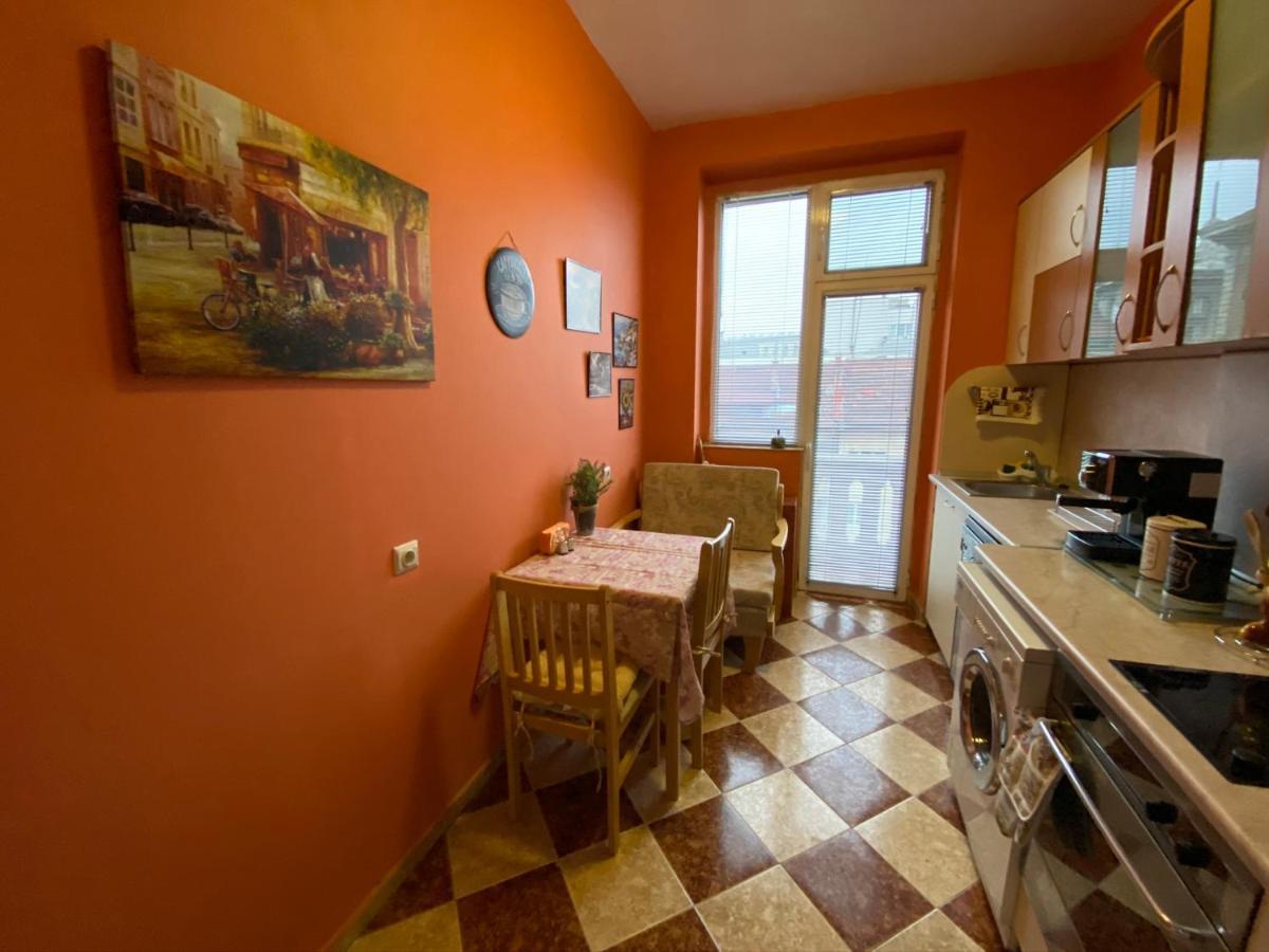 Fantastic 2 Bedroom - Top Center