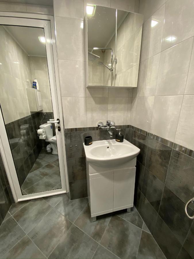 Fantastic 2 Bedroom - Top Center