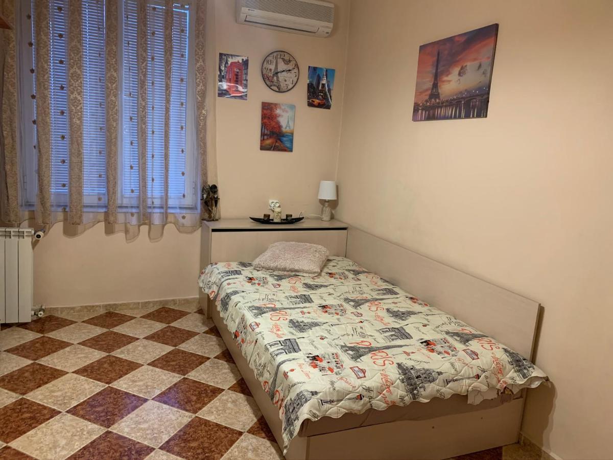 Fantastic 2 Bedroom - Top Center