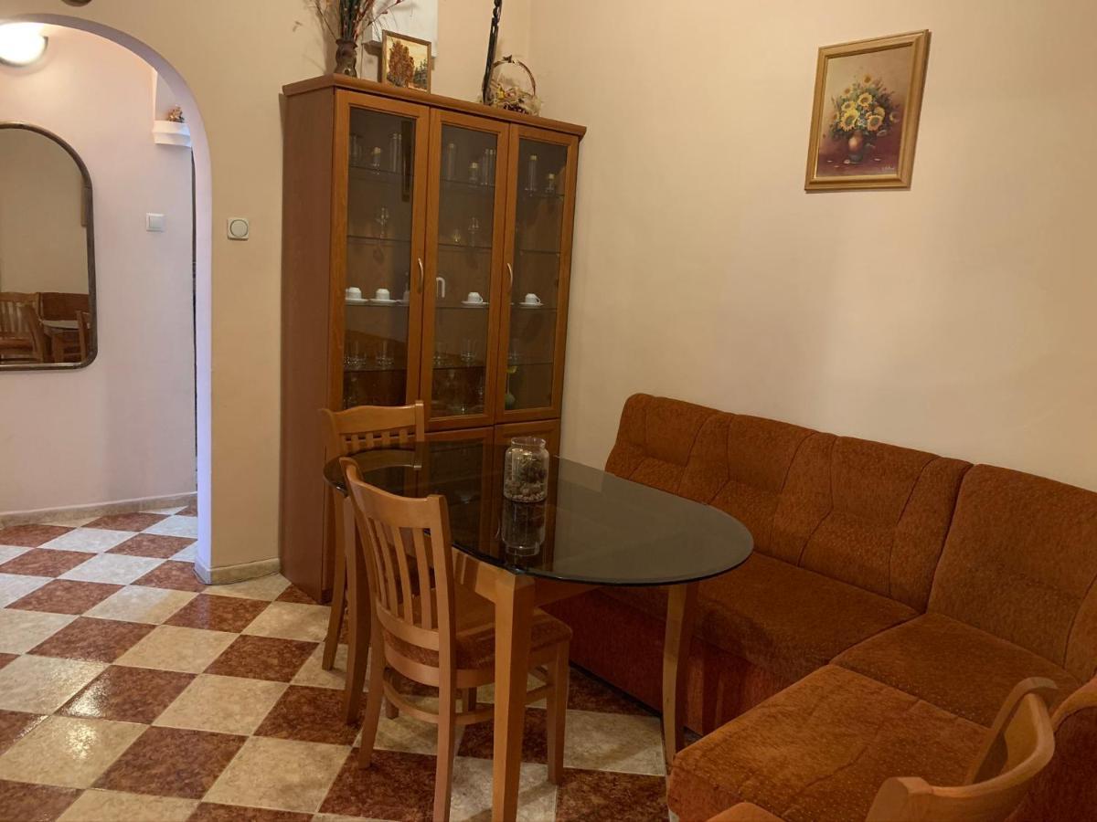 Fantastic 2 Bedroom - Top Center *